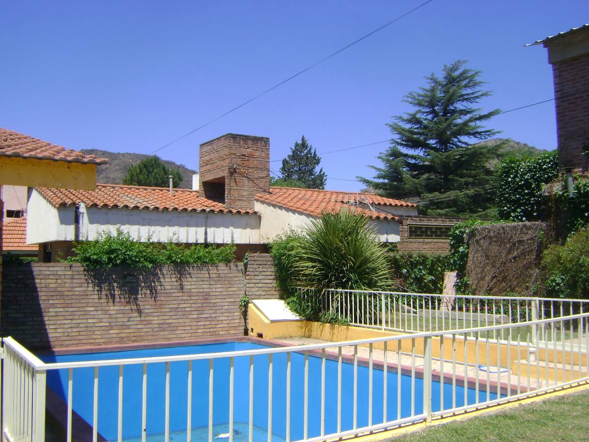 CHALET AMPLIO CON PATIO. PILETA. QUINCHO. PARA 9 PERSONAS — foto 14