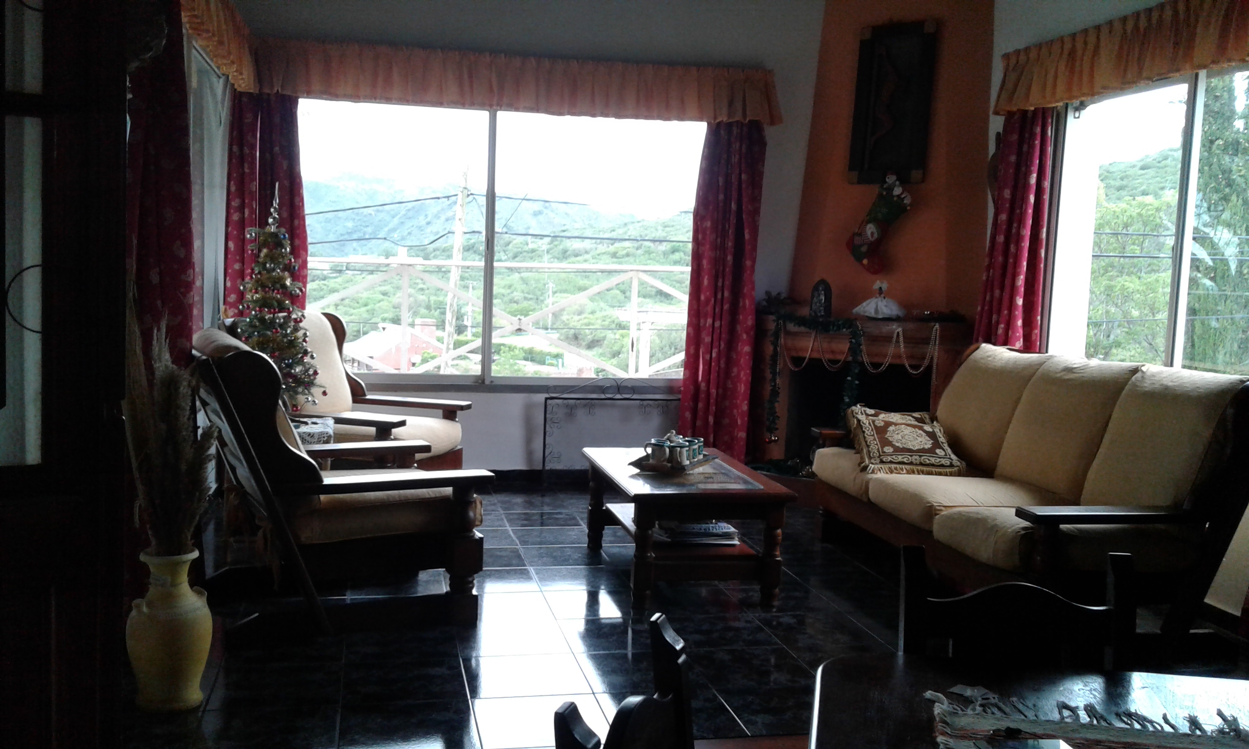 HERMOSO CHALET PARA 10-12 PERSONAS EN EXCLUSIVO BARRIO CON PARQUE-PISCINA-QUINCHO Y HERMOSA VISTA AL LAGO