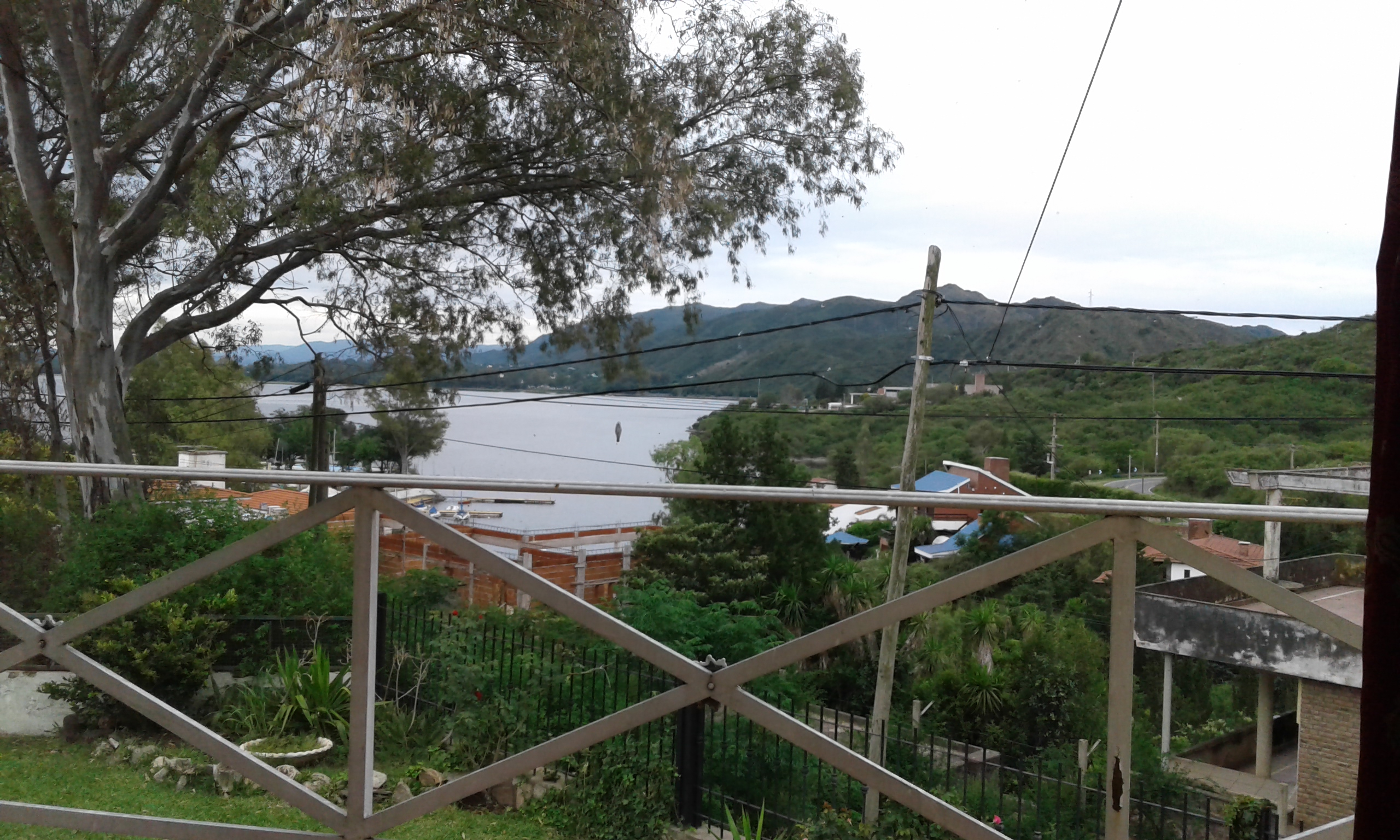 HERMOSO CHALET PARA 10-12 PERSONAS EN EXCLUSIVO BARRIO CON PARQUE-PISCINA-QUINCHO Y HERMOSA VISTA AL LAGO — foto 3