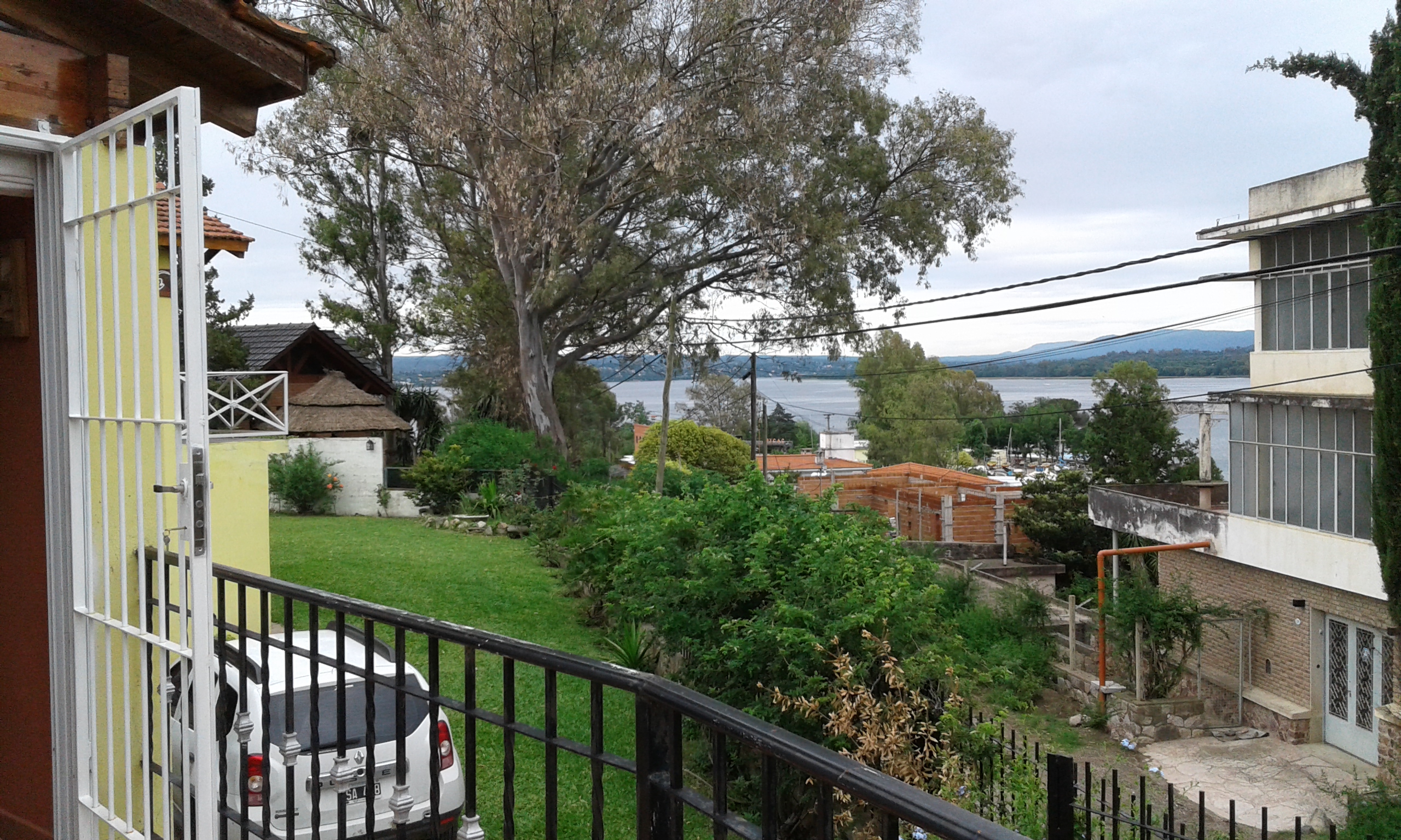 HERMOSO CHALET PARA 10-12 PERSONAS EN EXCLUSIVO BARRIO CON PARQUE-PISCINA-QUINCHO Y HERMOSA VISTA AL LAGO — foto 12