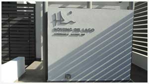 VENTA DE TRIPLEX DE 3 DORMITORIOS EN COMPLEJO DE CATEGORÍA A METROS DEL LAGO. CON COCHERA. PATIO. PISCINA. SALÓN DE USOS MÚLTIPLES. QUINCHO. CAVA. 1° CATEGORIA — foto 3