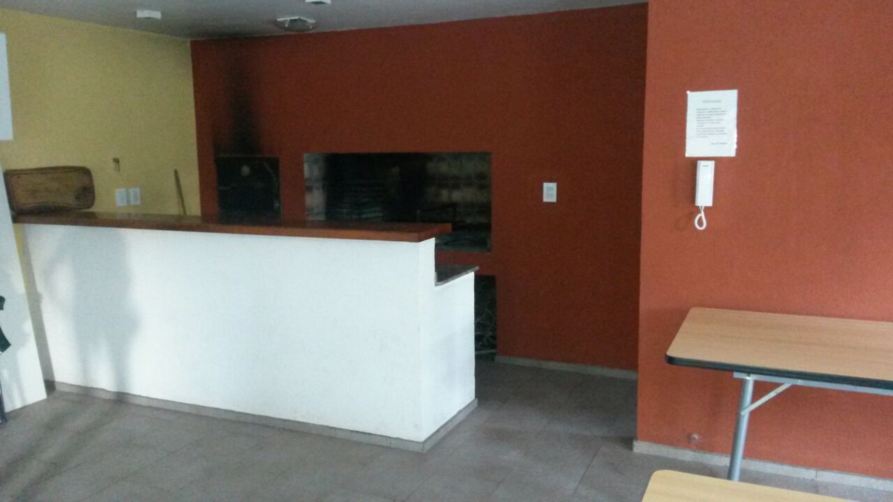 VENTA DE TRIPLEX DE 3 DORMITORIOS EN COMPLEJO DE CATEGORÍA A METROS DEL LAGO. CON COCHERA. PATIO. PISCINA. SALÓN DE USOS MÚLTIPLES. QUINCHO. CAVA. 1° CATEGORIA — foto 9