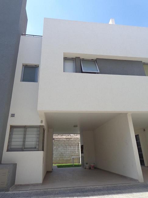 VENTA DE TRIPLEX DE 3 DORMITORIOS EN COMPLEJO DE CATEGORÍA A METROS DEL LAGO. CON COCHERA. PATIO. PISCINA. SALÓN DE USOS MÚLTIPLES. QUINCHO. CAVA. 1° CATEGORIA — foto 14