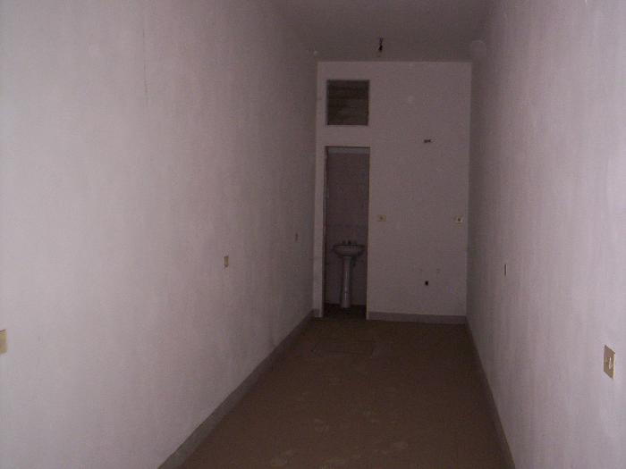 Local Comercial en Venta en Isidro Casanova, La Matanza, Buenos Aires - 1