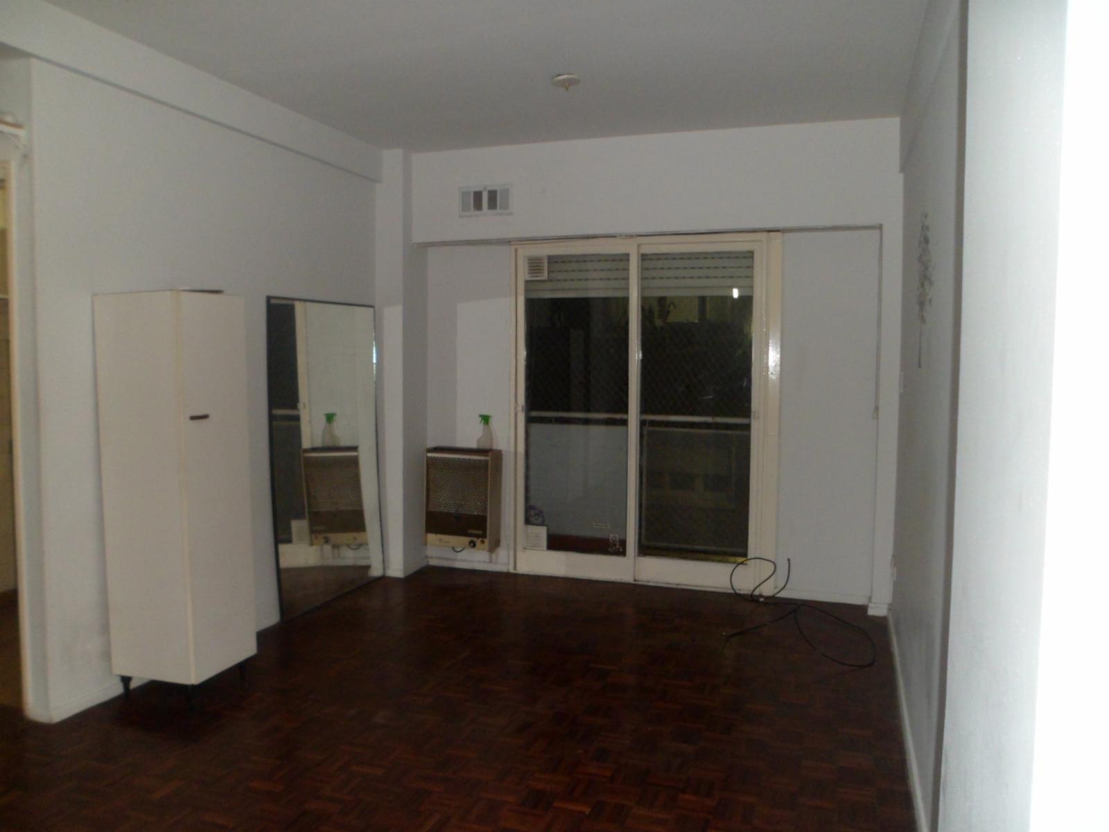BOEDO: OPORTUNIDAD VENTA 1 AMBIENTE AMPLIO ,COCINA SEPARADA, BAÑO COMPLETO Y BALCON