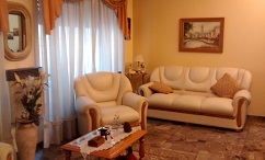 IMPORTANTE PROPIEDAD!! CASA CON BALCÓN AL FRENTE - EN 2 PLANTAS — foto 3