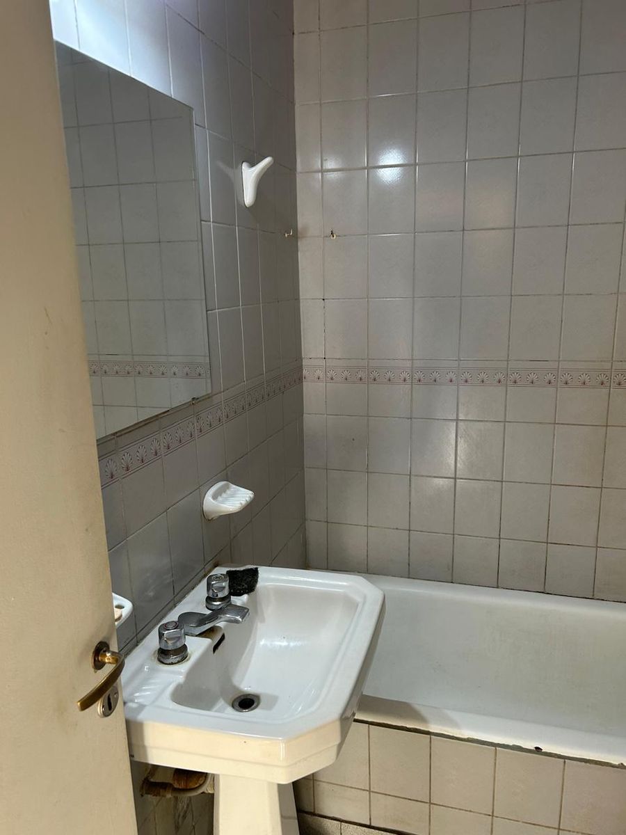 VENTA departamento 2 amb al frente piso 2 excelente ubicación - 5