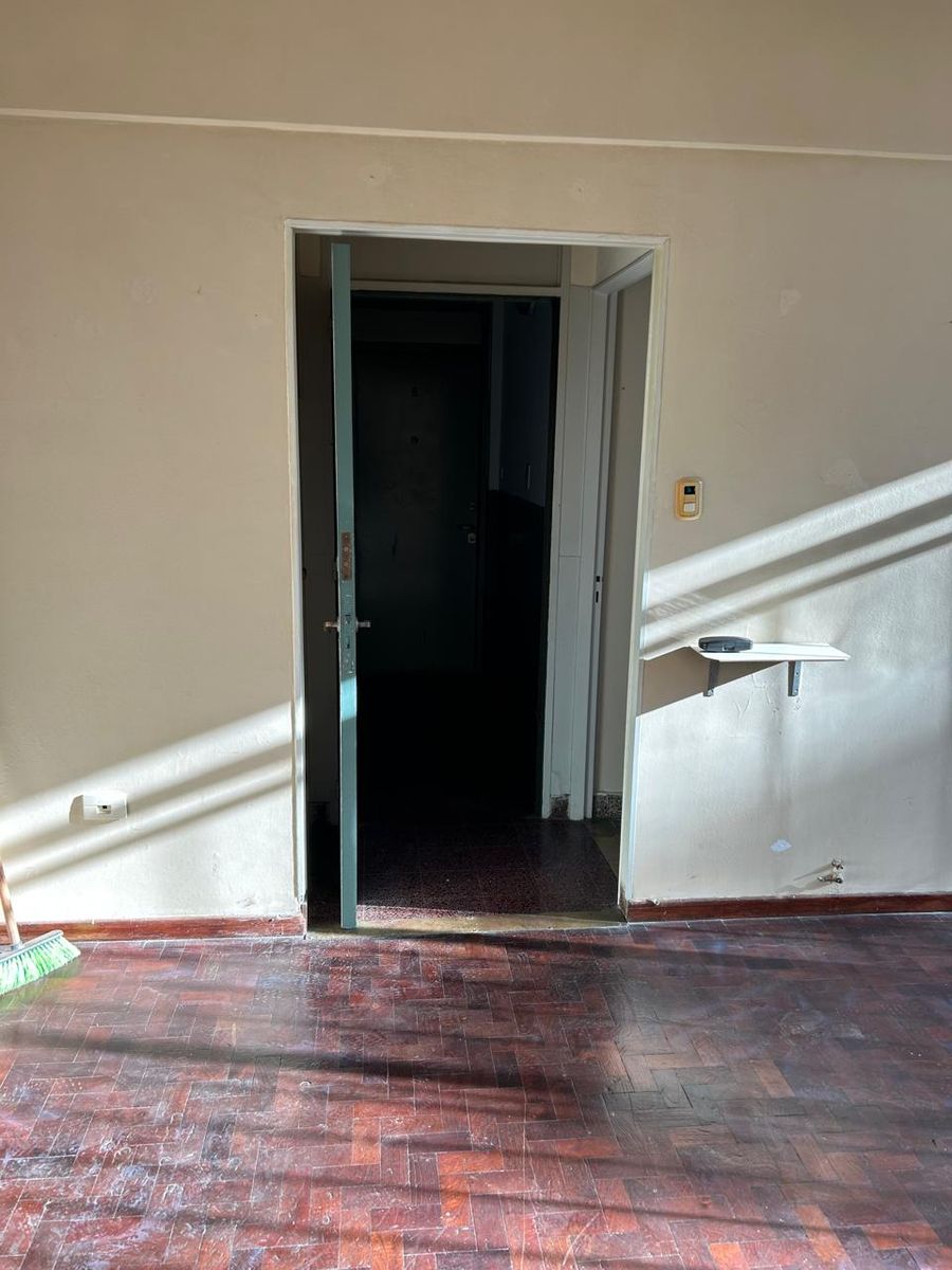 VENTA departamento 2 amb al frente piso 2 excelente ubicación - 6