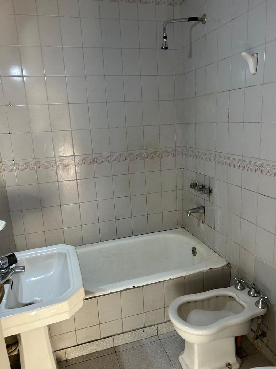 VENTA departamento 2 amb al frente piso 2 excelente ubicación - 8