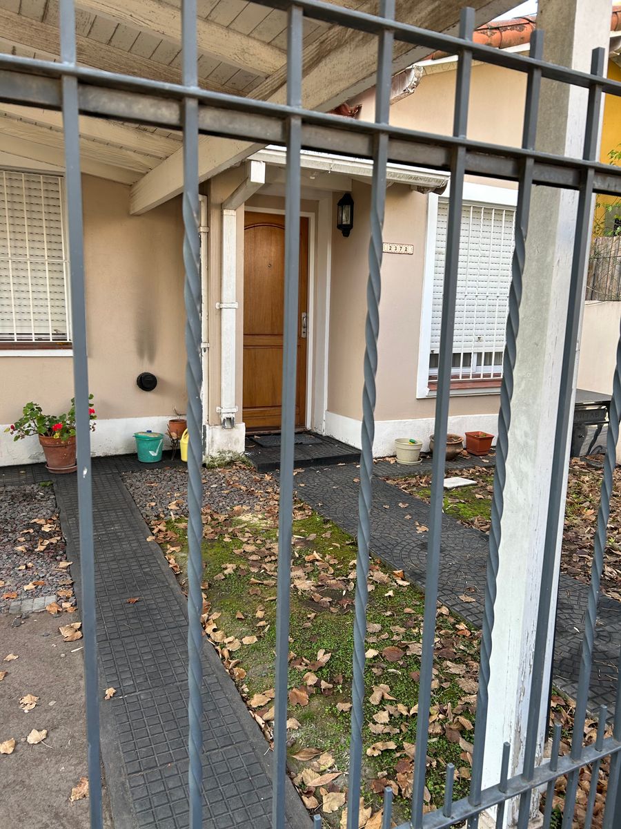 VENTA DE CHALET EN 2 PLANTAS EXCELENTE UBICACIÓN Y ESTADO. CIUDAD JARDÍN — foto 2
