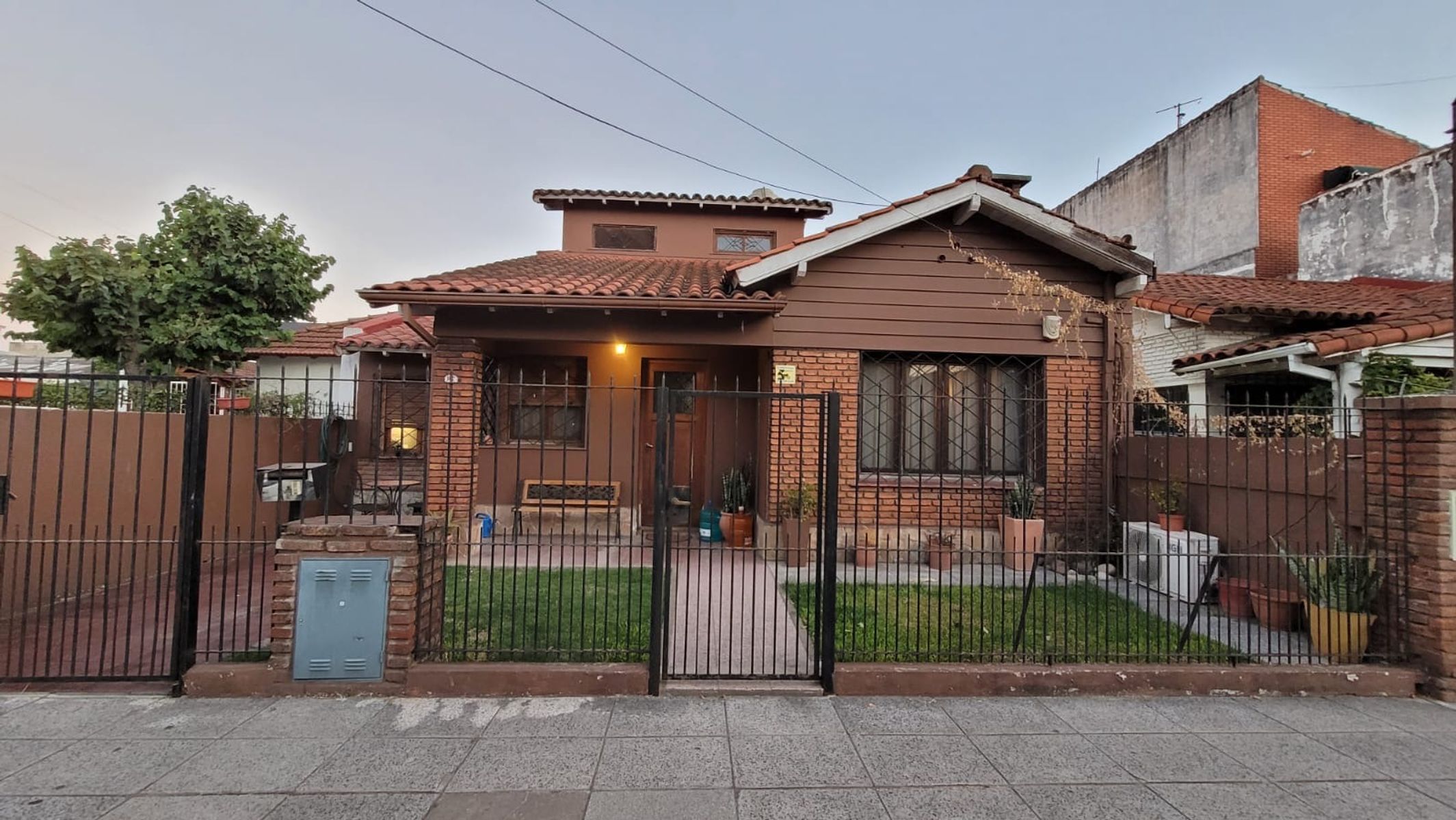 VENTA DE EXCELENTE PROPIEDAD CON PISCINA,HURLINGHAM - 2
