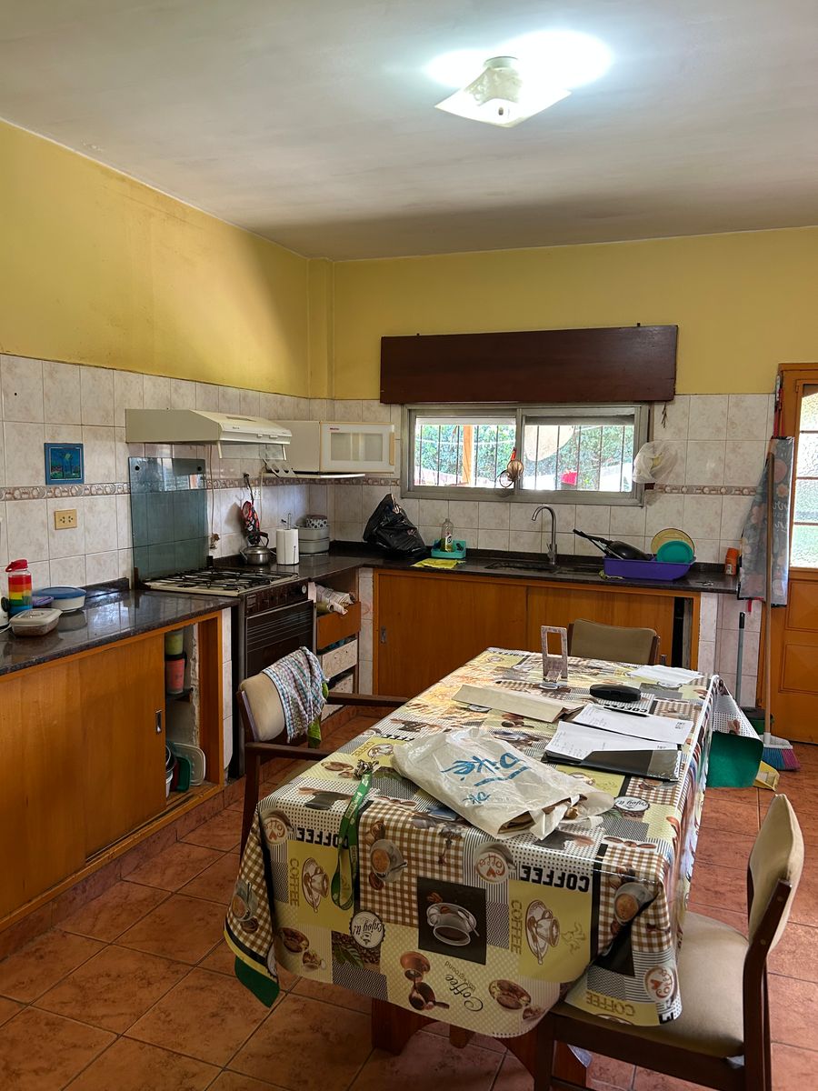 VENDE CHALET EN EXCELENTE ZONA Y UBICACION DE MARTIN CORONADO - 28