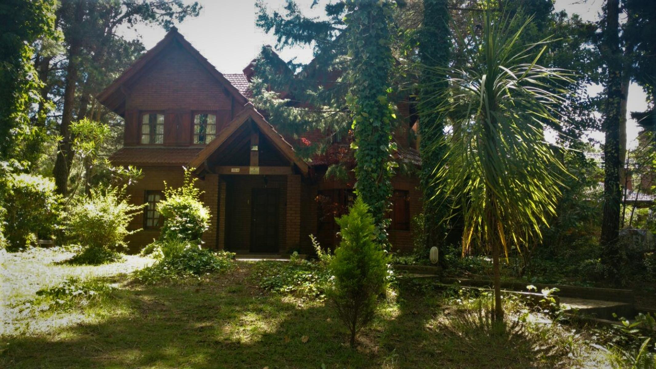 PRECIOSA CASA EN VENTA EN MAR DE LAS PAMPAS