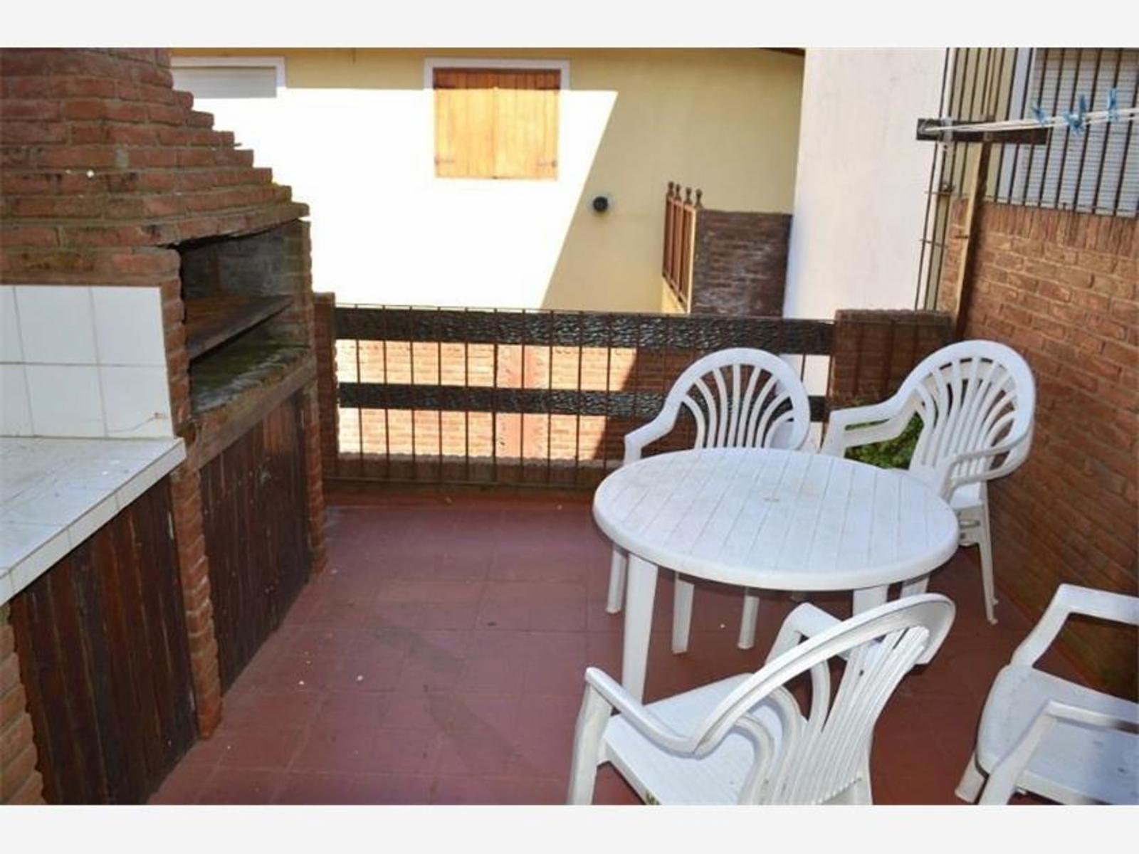 PRECIOSO DEPARTAMENTO ZONA CÉNTRICA GESELL 4 AMBIENTES — foto 11