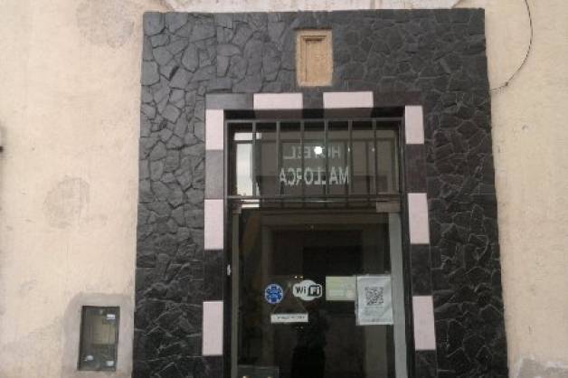 OPORTUNIDAD DE INVERSION VENTA HOTEL A METROS DE LA TERMINAL DE OMNIBUS!! - 1