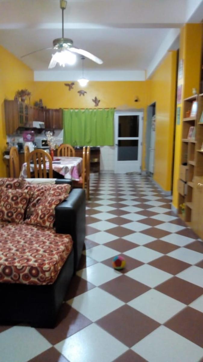 Amplia propiedad en zona de feria &ampampquotLa Salada&quot, Lomas de Zamora — foto 2