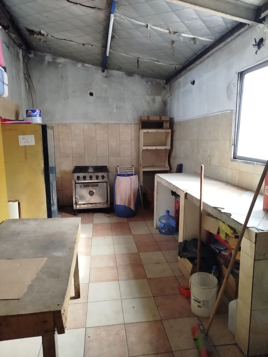 SALON COMERCIAL VILLA ALBERTINA - 1