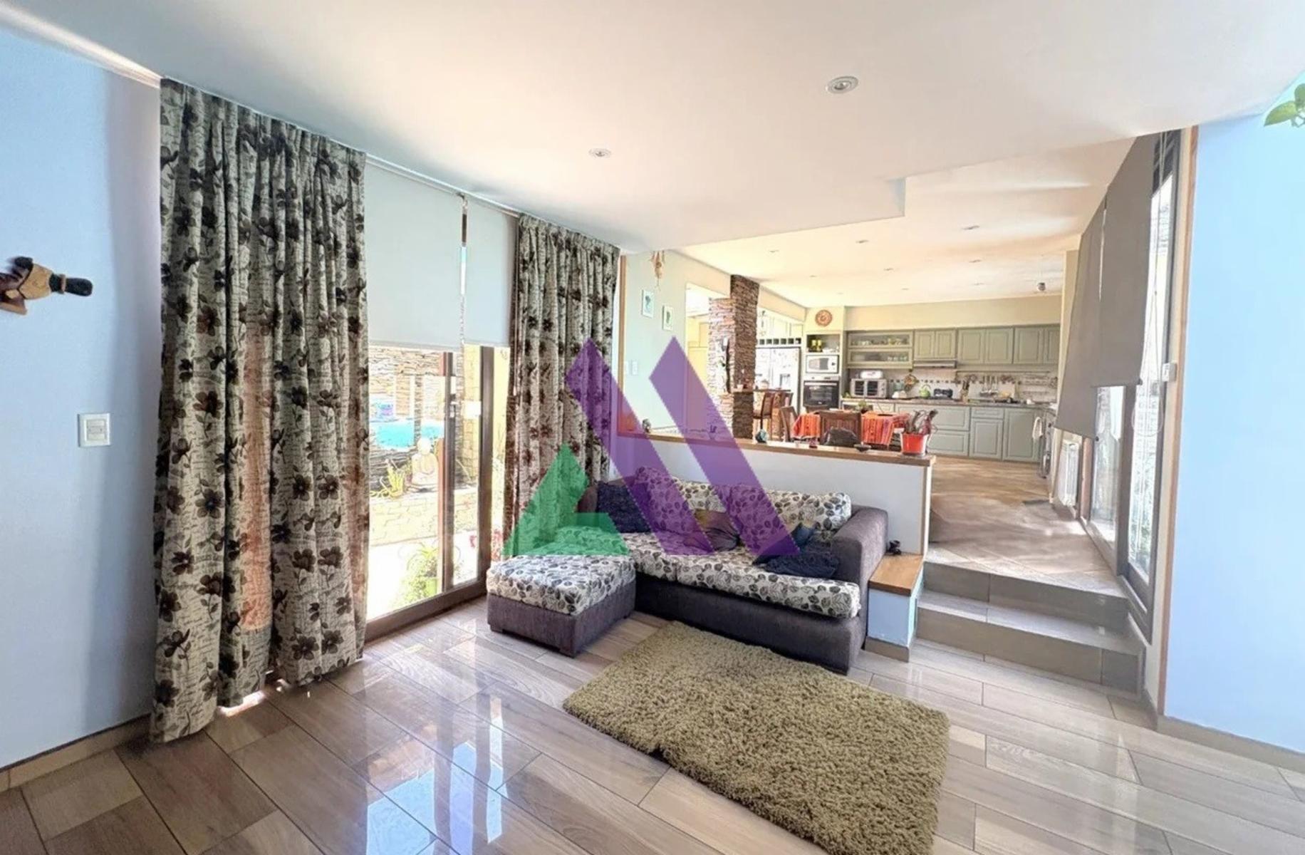 Moderna casa con pileta — foto 5