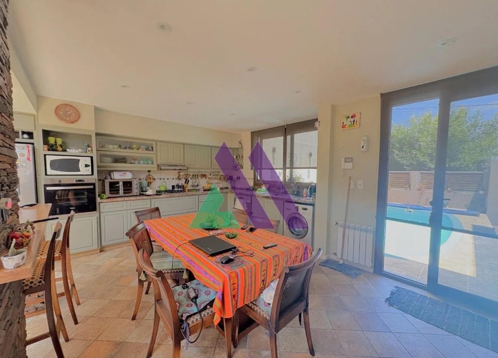 Moderna casa con pileta — foto 7