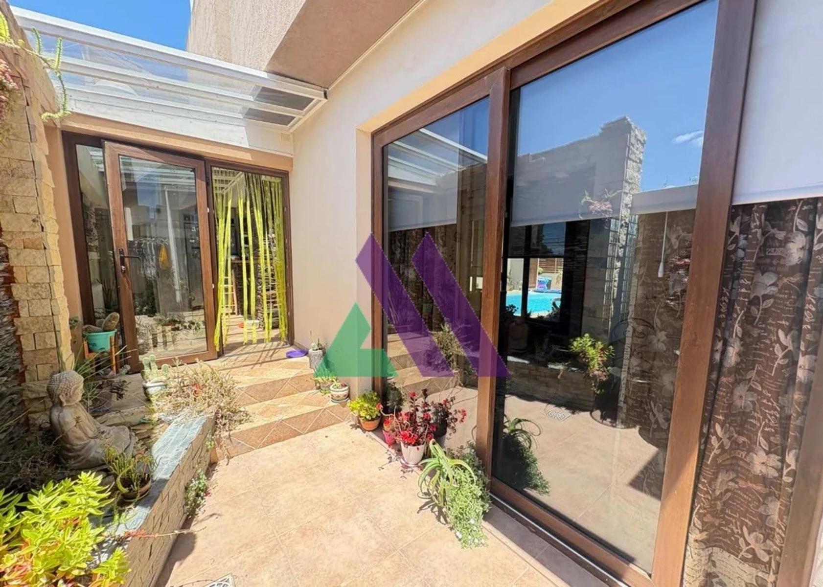 Moderna casa con pileta — foto 9