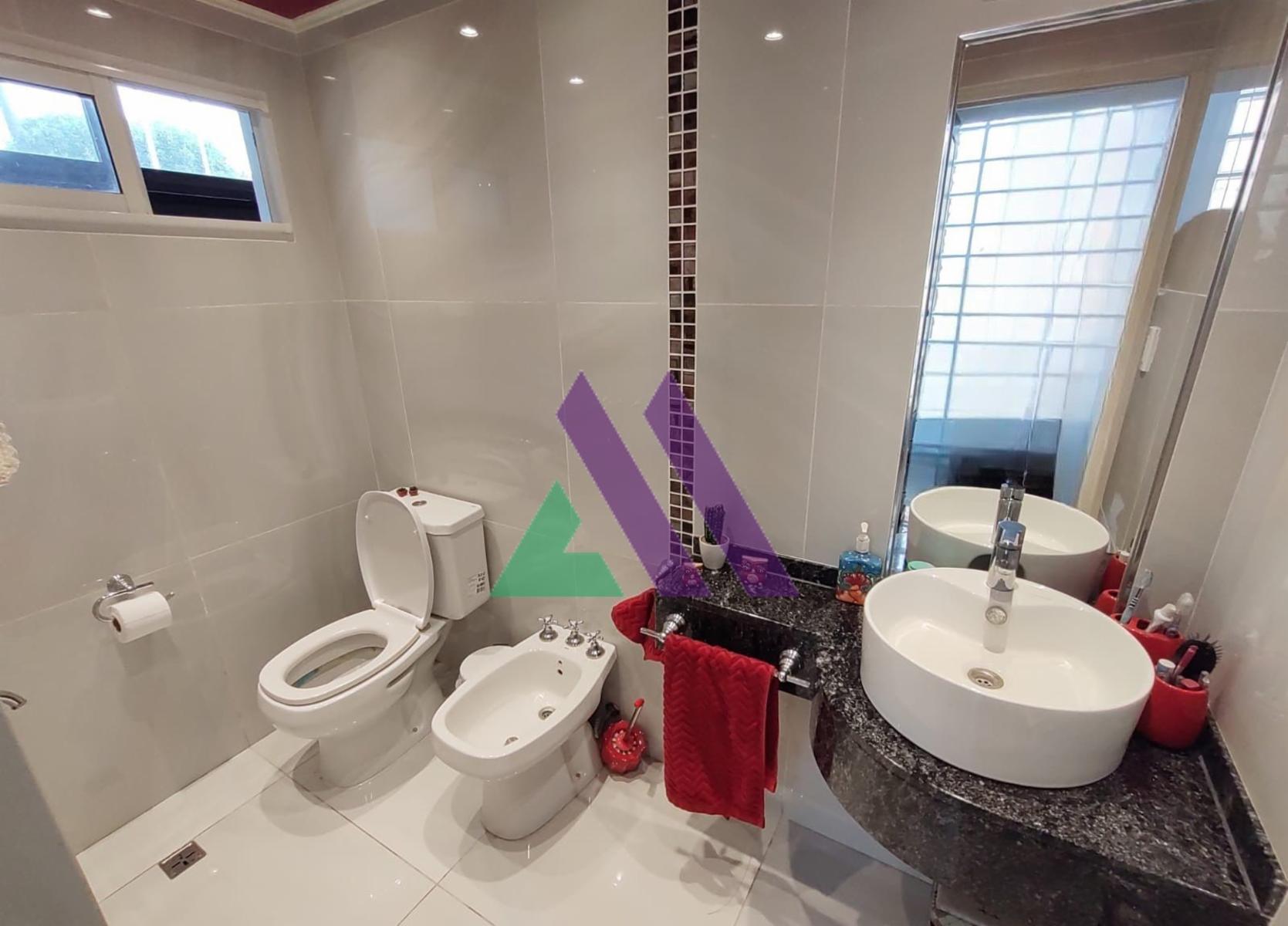 Moderna casa con pileta — foto 10