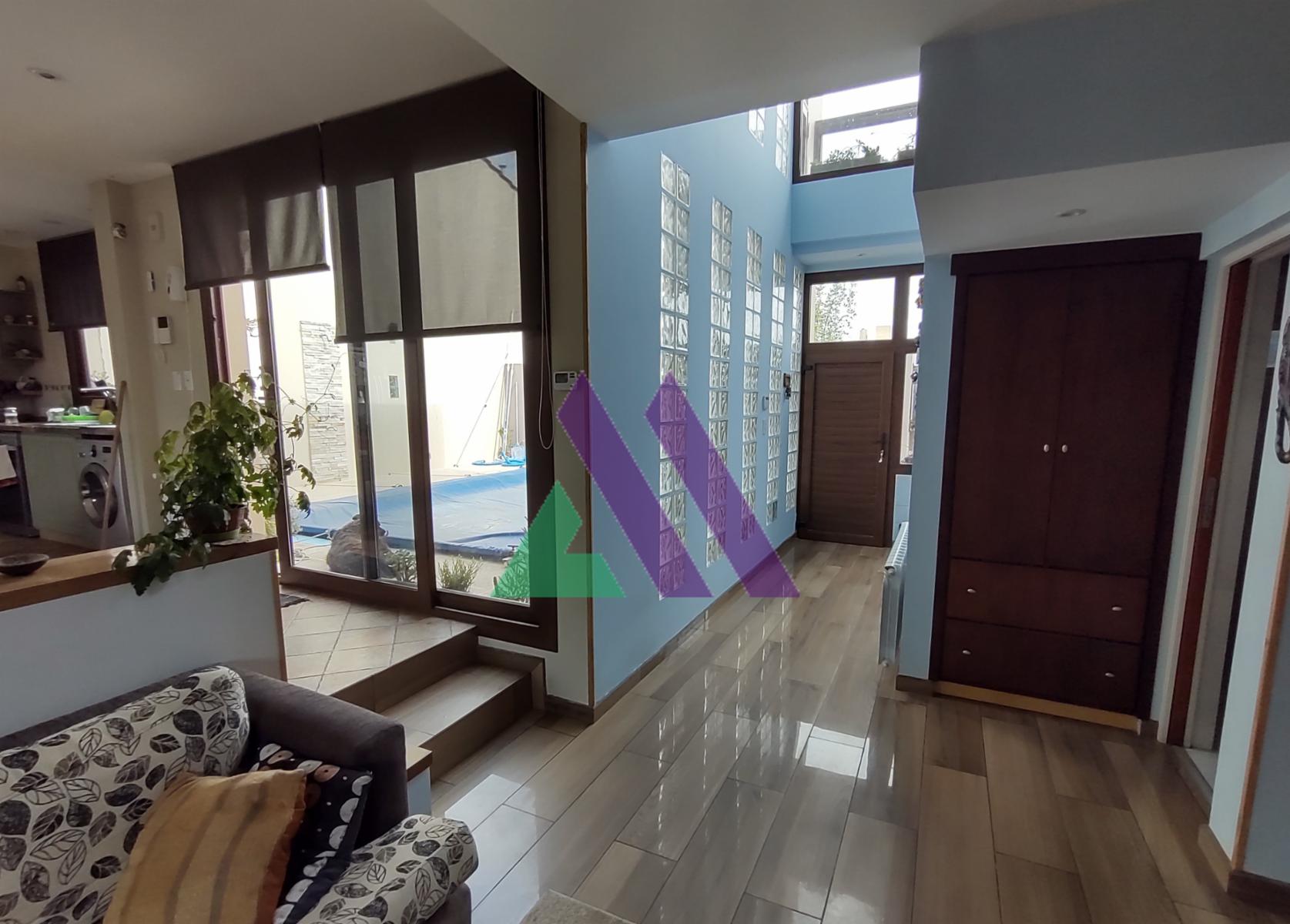 Moderna casa con pileta — foto 11