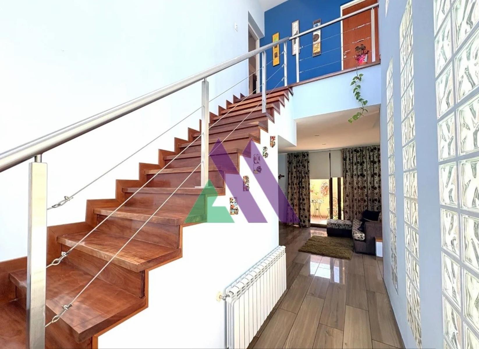 Moderna casa con pileta — foto 12