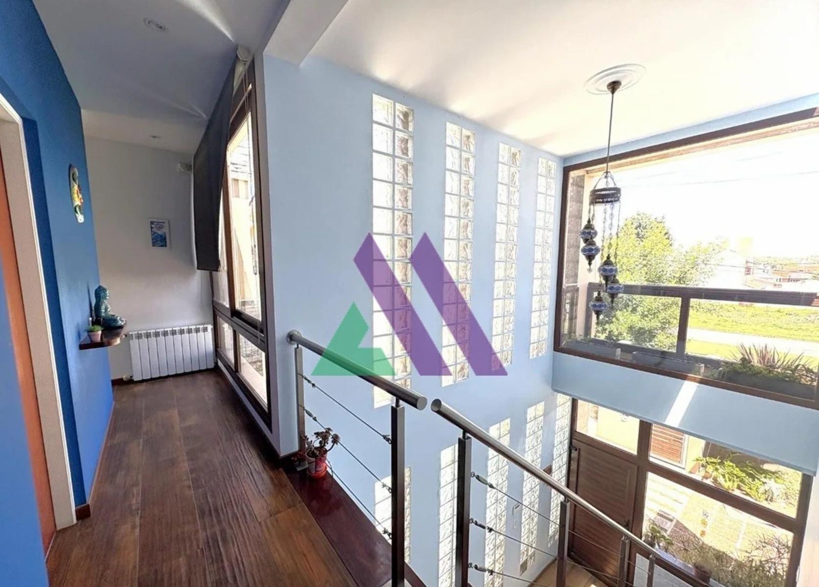 Moderna casa con pileta — foto 15