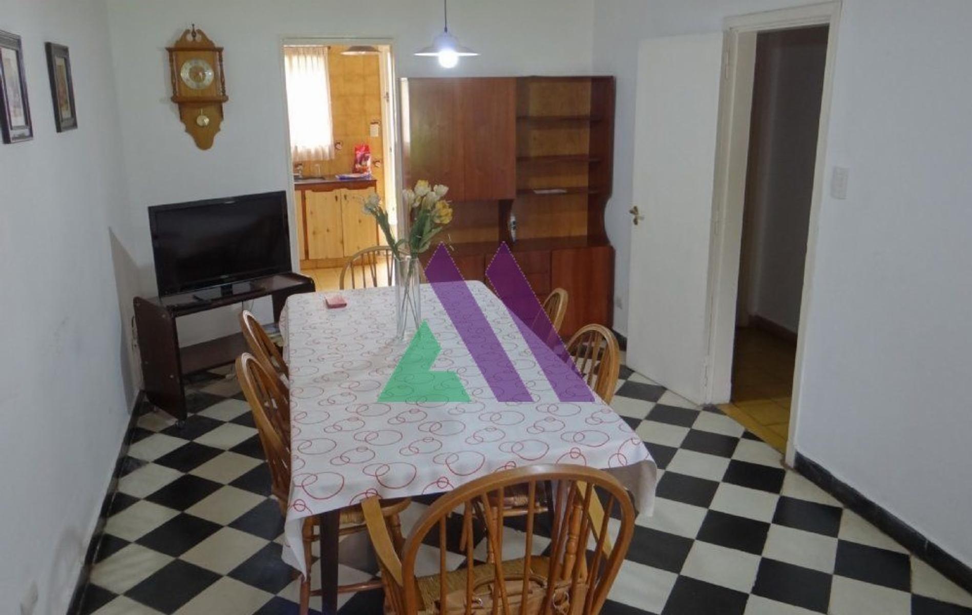 Chalet zona céntrica con garaje y gran parque. — foto 2