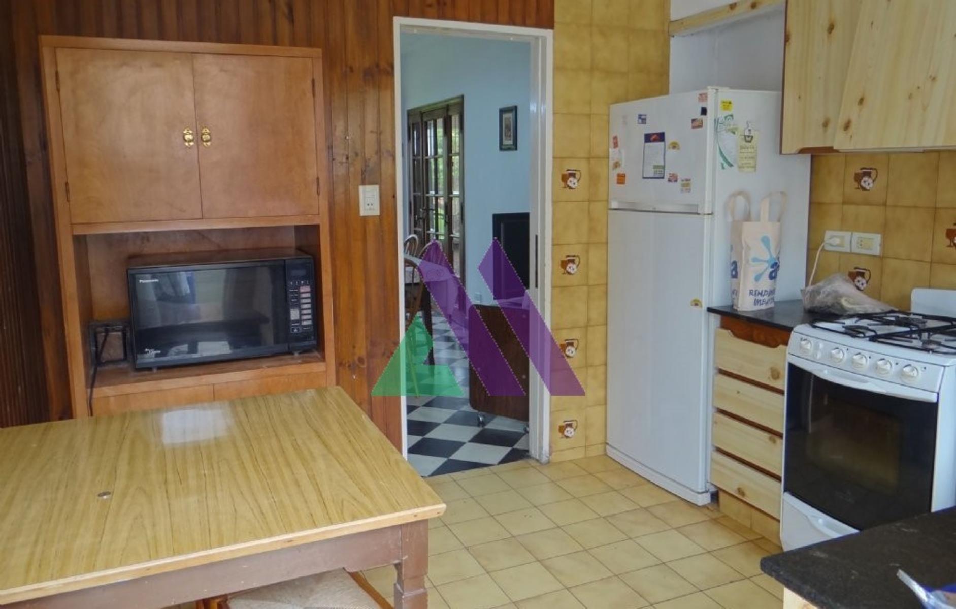 Chalet zona céntrica con garaje y gran parque. — foto 4