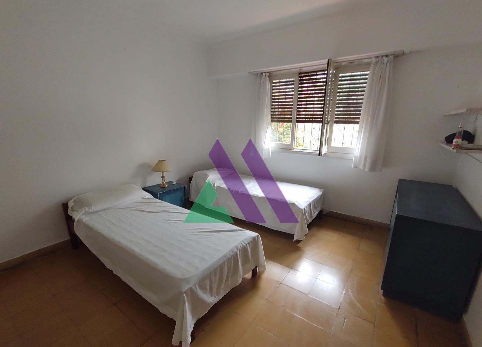 Chalet zona céntrica con garaje y gran parque. — foto 6