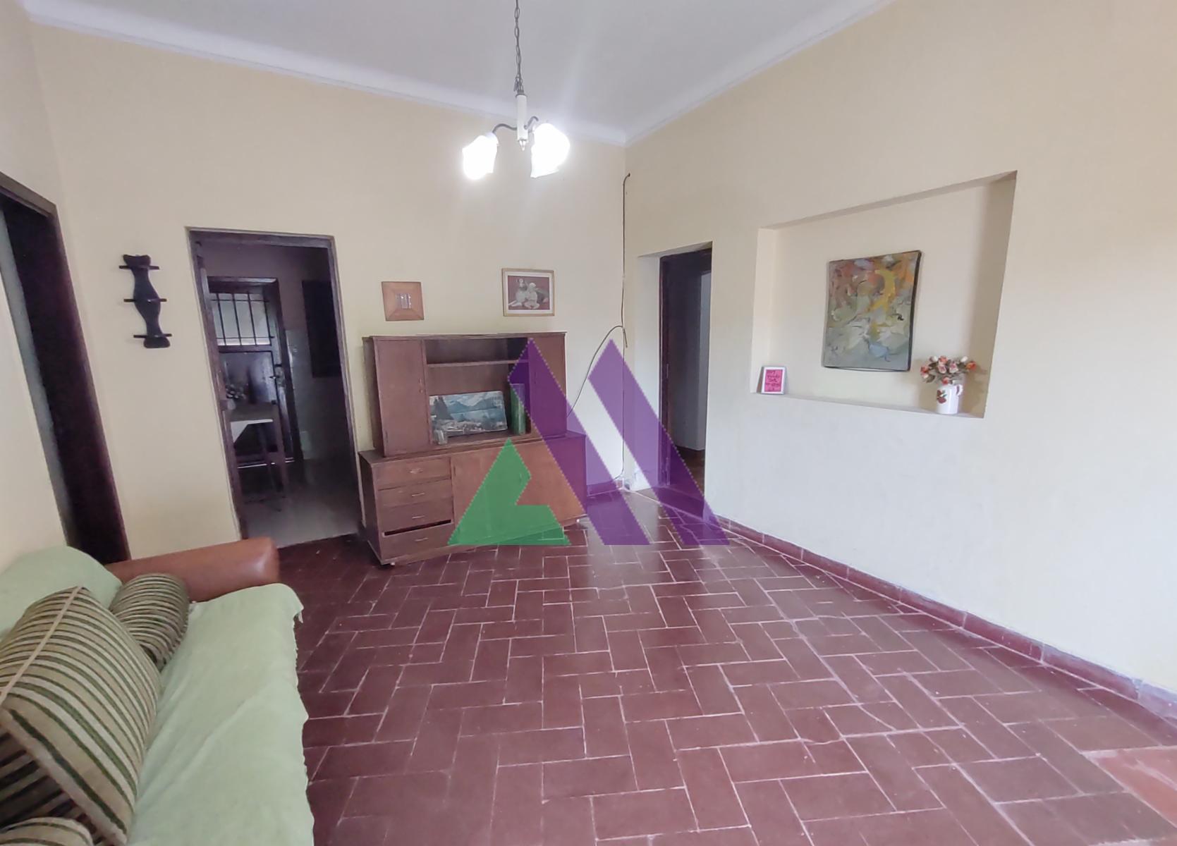 Casa 4 ambientes con patio y garaje — foto 2