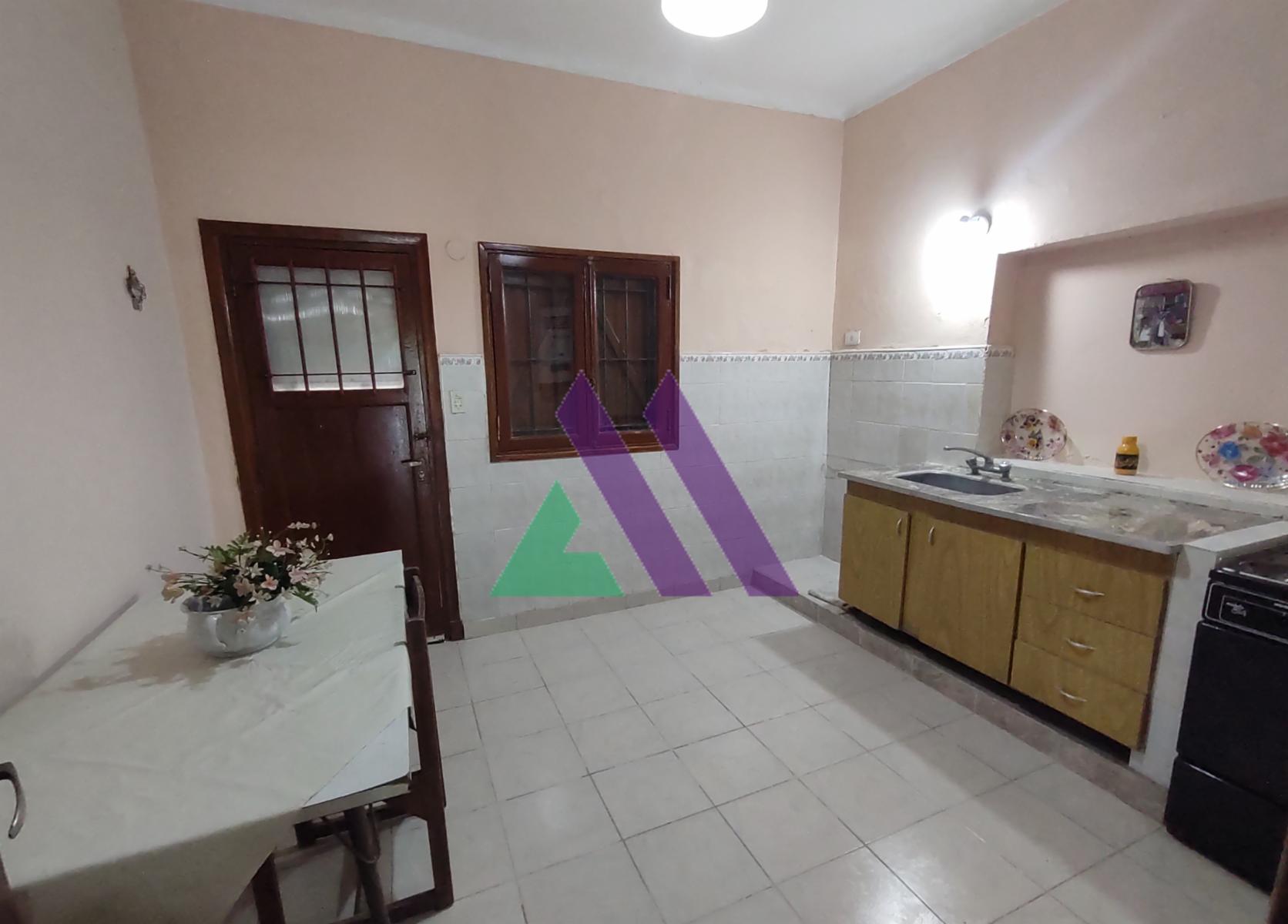 Casa 4 ambientes con patio y garaje — foto 4