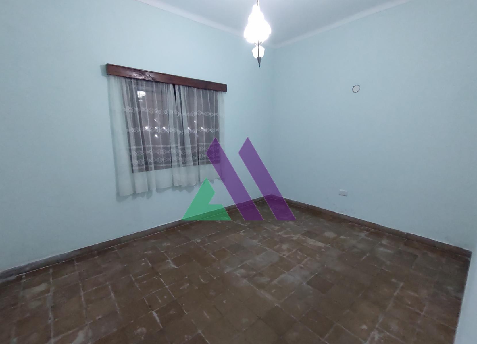 Casa 4 ambientes con patio y garaje — foto 7