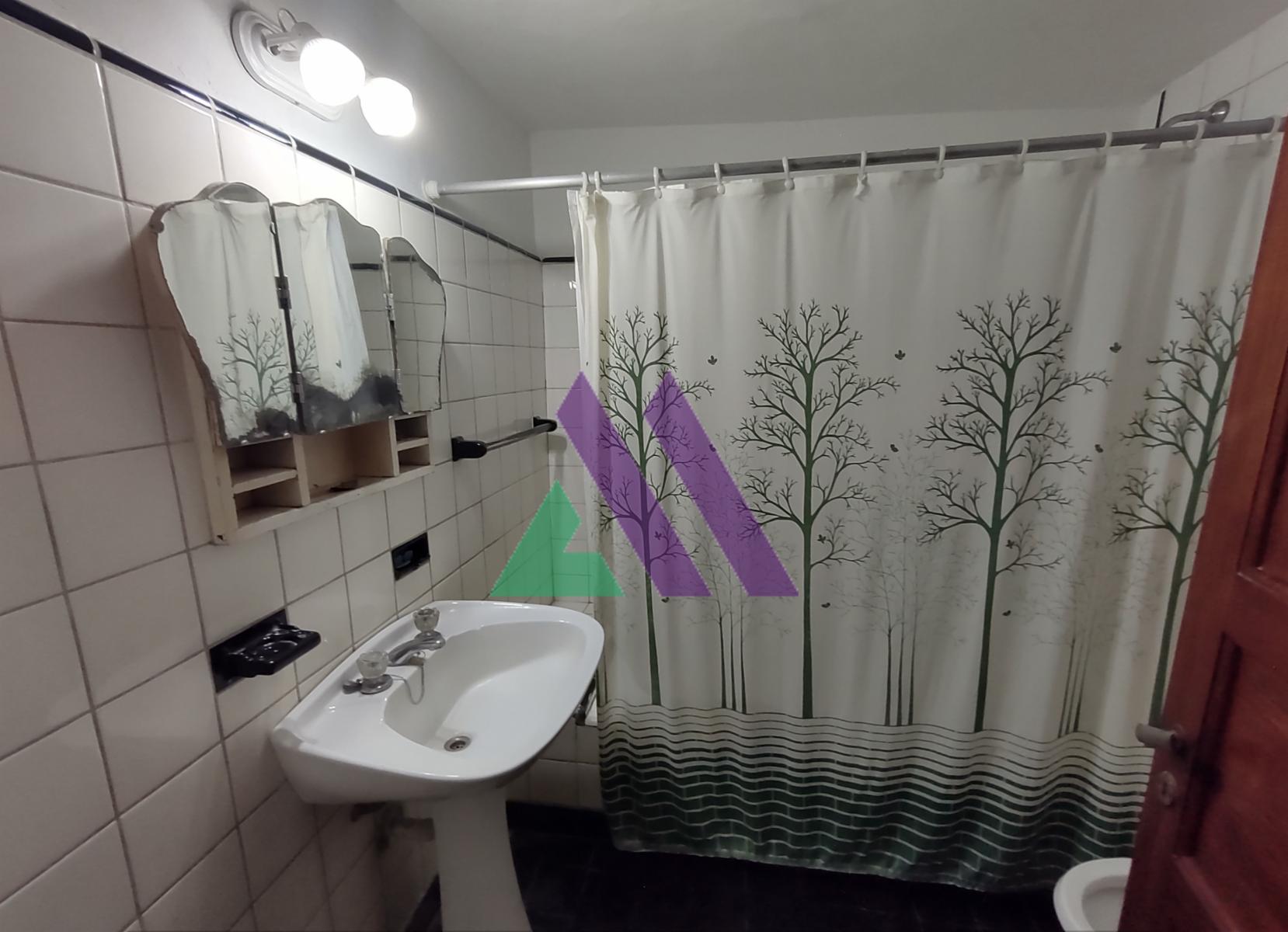 Casa 4 ambientes con patio y garaje — foto 10