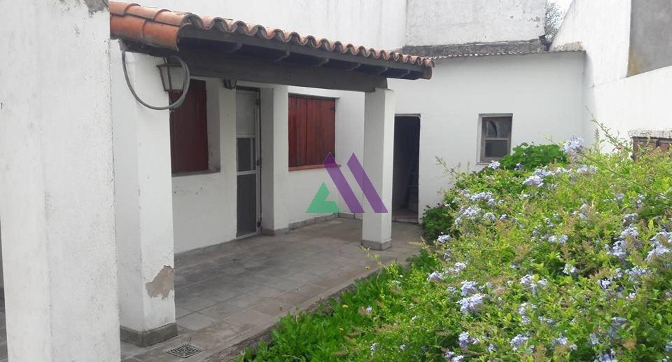 Casa 4 ambientes con patio y garaje — foto 11