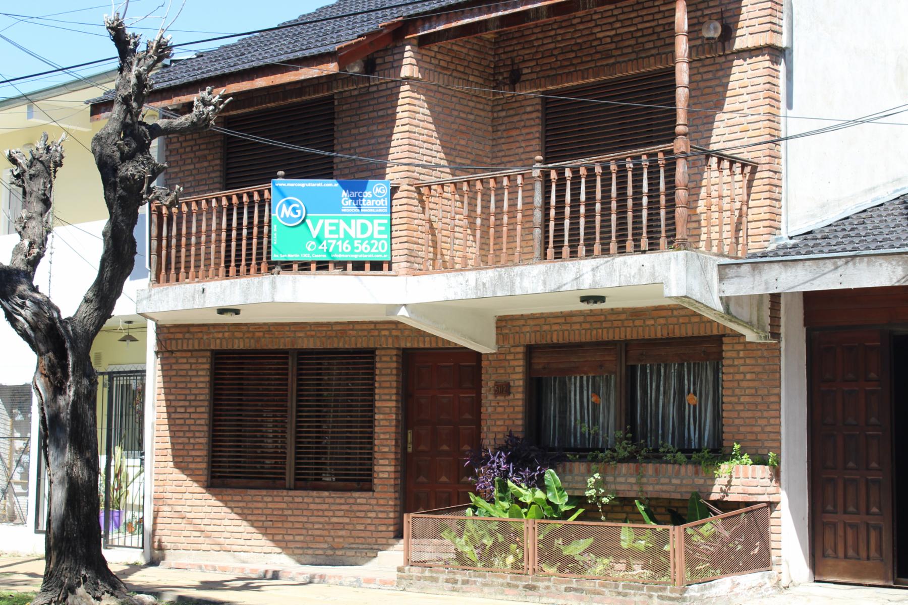 CHALET EN VILLA BOSCH DE 5 AMBIENTES FONDO LIBRE Y DEPTO. EN FONDO DE 2 AMB.