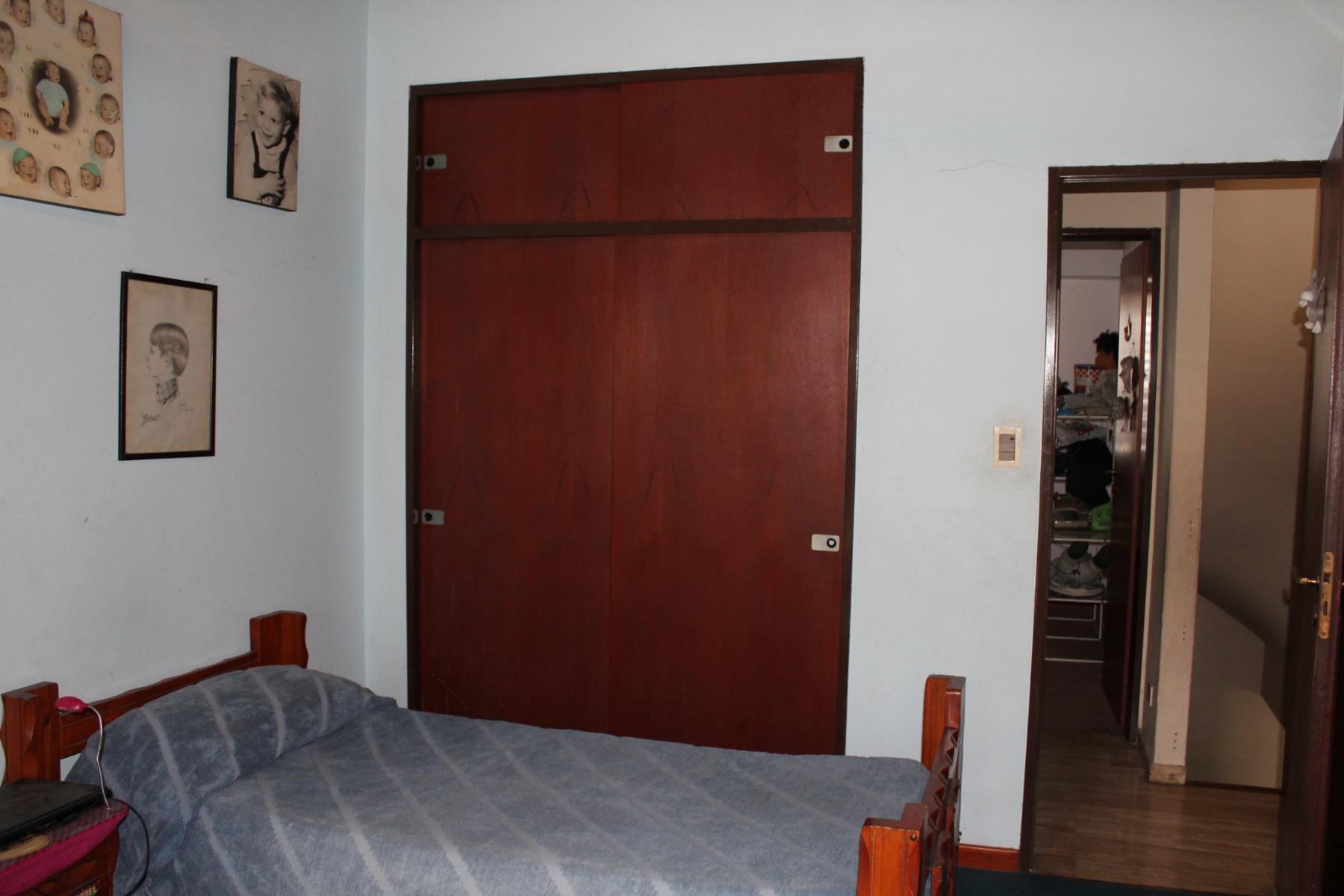 CHALET EN VILLA BOSCH DE 5 AMBIENTES FONDO LIBRE Y DEPTO. EN FONDO DE 2 AMB. — foto 5