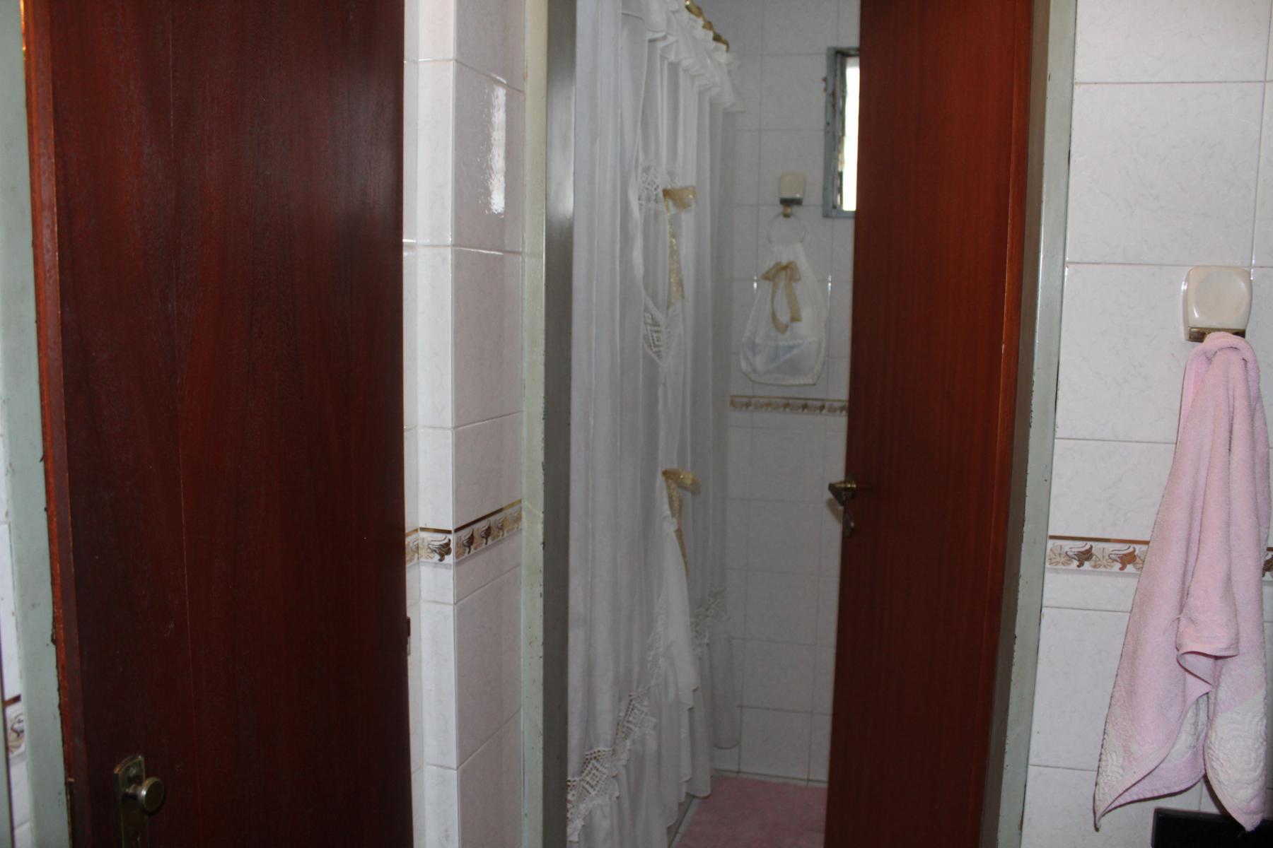 CHALET EN VILLA BOSCH DE 5 AMBIENTES FONDO LIBRE Y DEPTO. EN FONDO DE 2 AMB. — foto 6