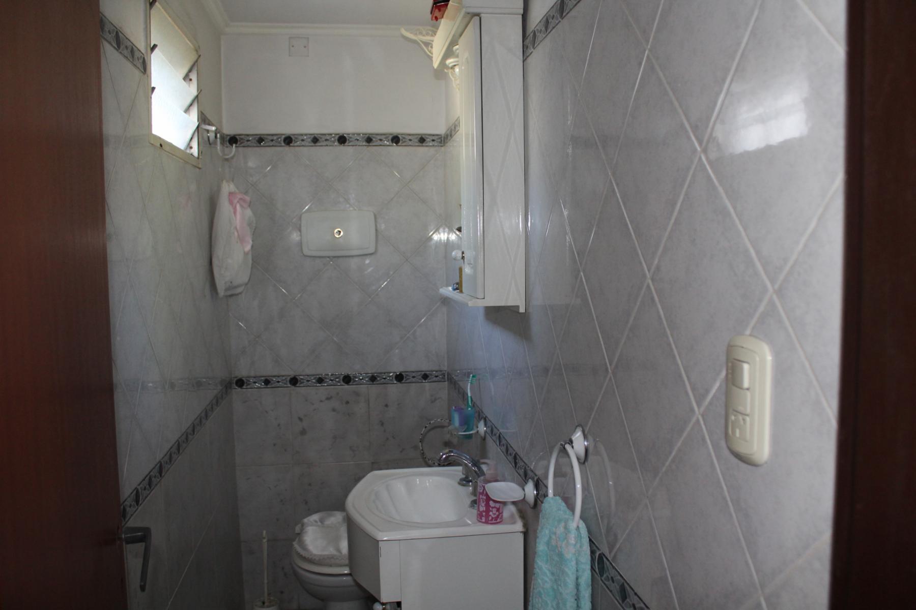 CHALET EN VILLA BOSCH DE 5 AMBIENTES FONDO LIBRE Y DEPTO. EN FONDO DE 2 AMB. — foto 9