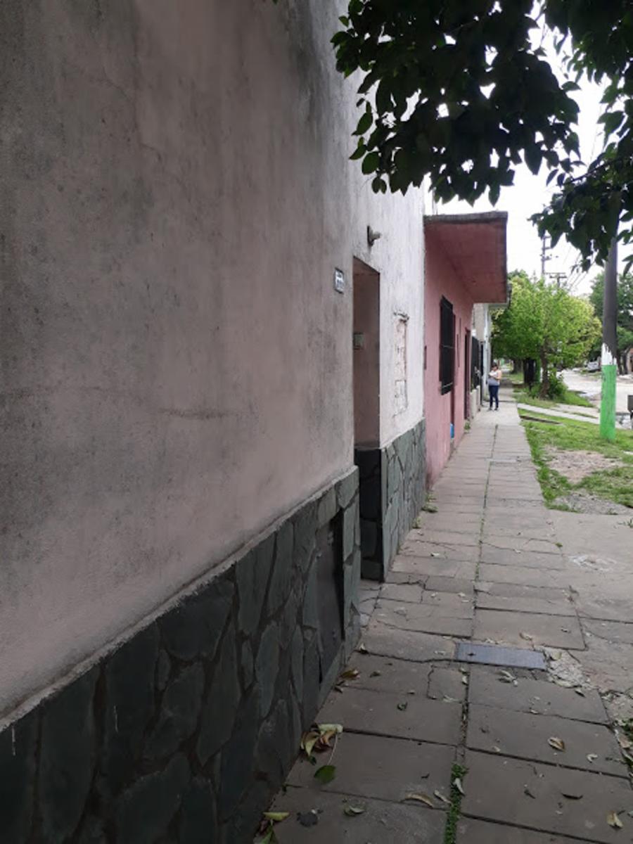 Propiedad a reciclar sobre lote de 10 x 20 ( las medidas son aprox. dadas por el propietario) — foto 2