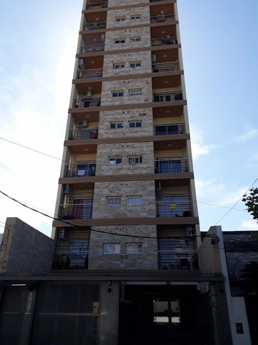 EXCELENTE DEPARTAMENTO DE DOS AMBIENTES PISO 1 CONTRA FRENTE — foto 2
