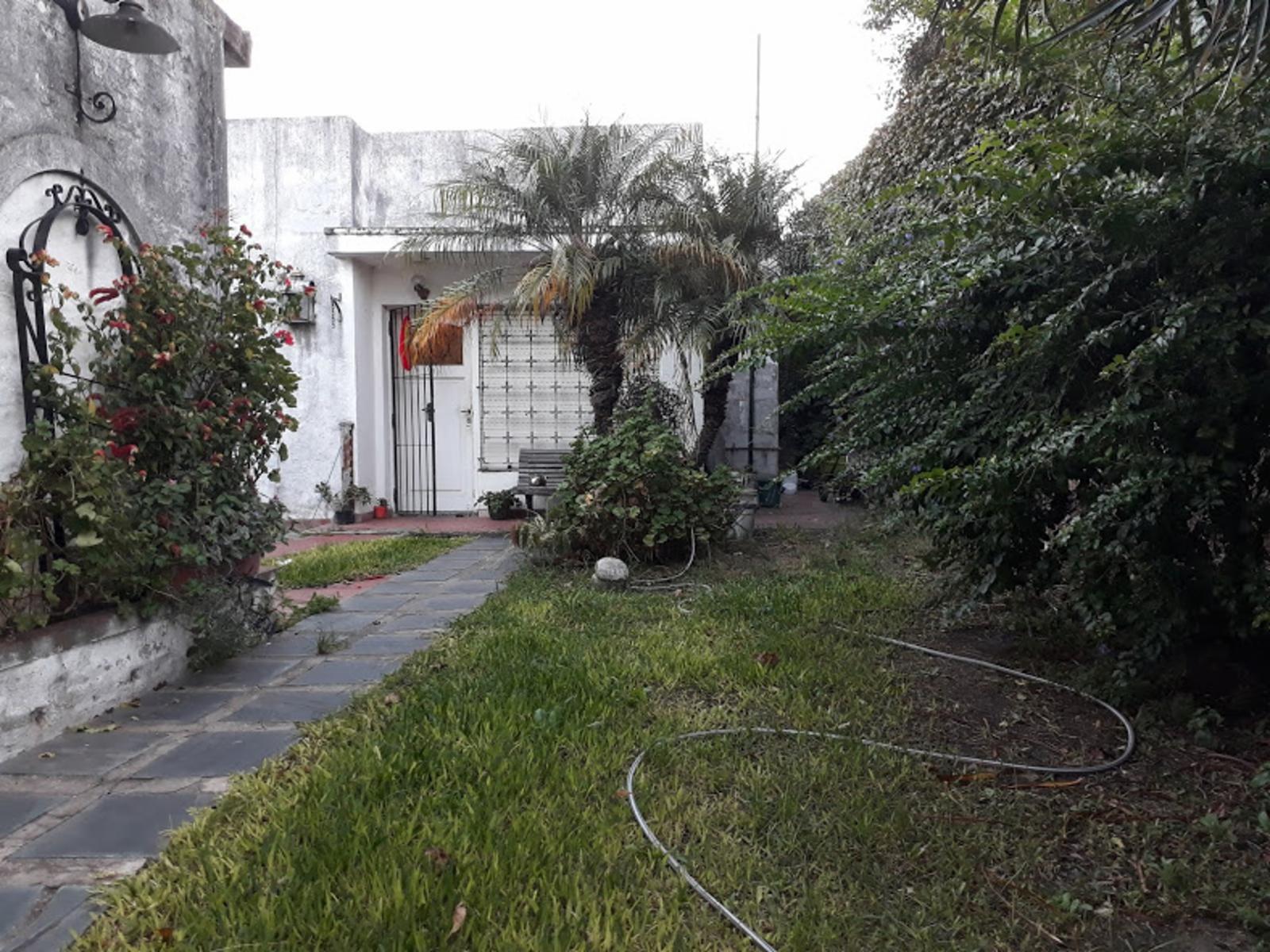 MUY BUENA CASA DE 3 AMBIENTES CON LOCAL — foto 3