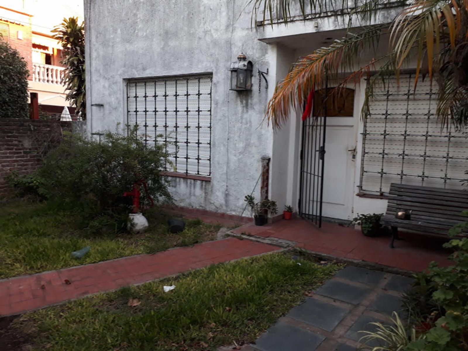 MUY BUENA CASA DE 3 AMBIENTES CON LOCAL — foto 4