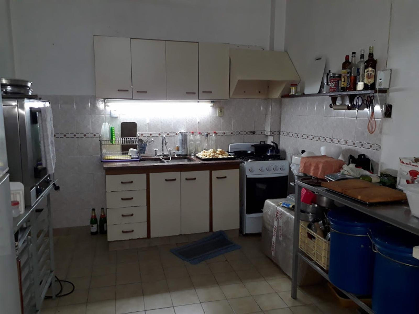 MUY BUENA CASA DE 3 AMBIENTES CON LOCAL — foto 5