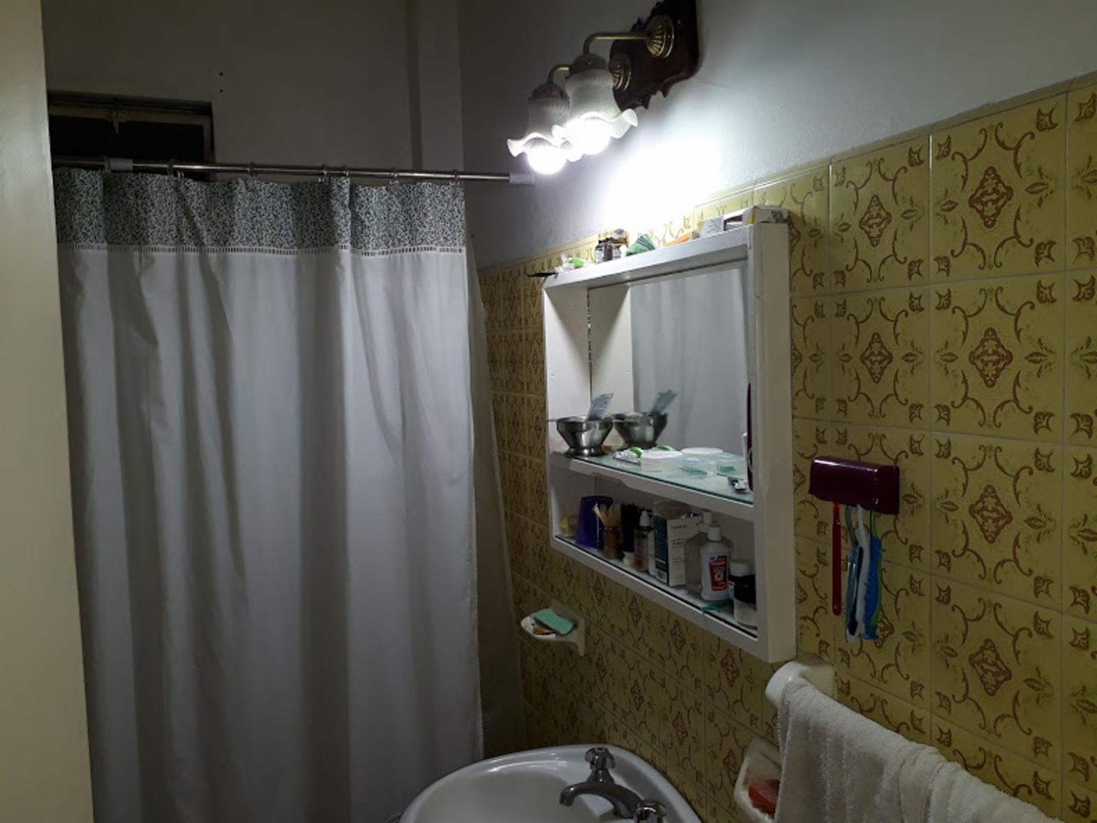 MUY BUENA CASA DE 3 AMBIENTES CON LOCAL — foto 8