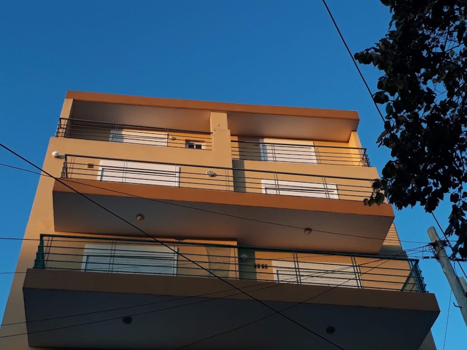 EXCELENTE DEPARTAMENTO DE 3 AMB. TIPO DUPLEX A ESTRENAR CON COCHERA