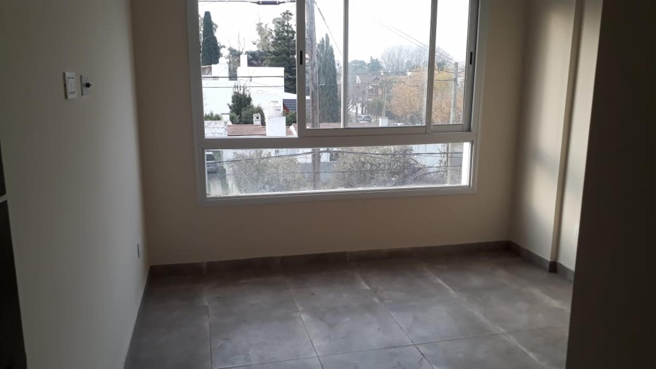 DEPARTAMENTO A ESTRENAR DE 3 AMBIENTES A DOS CUADRAS DE LA ESTACIÓN CON COCHERA — foto 4