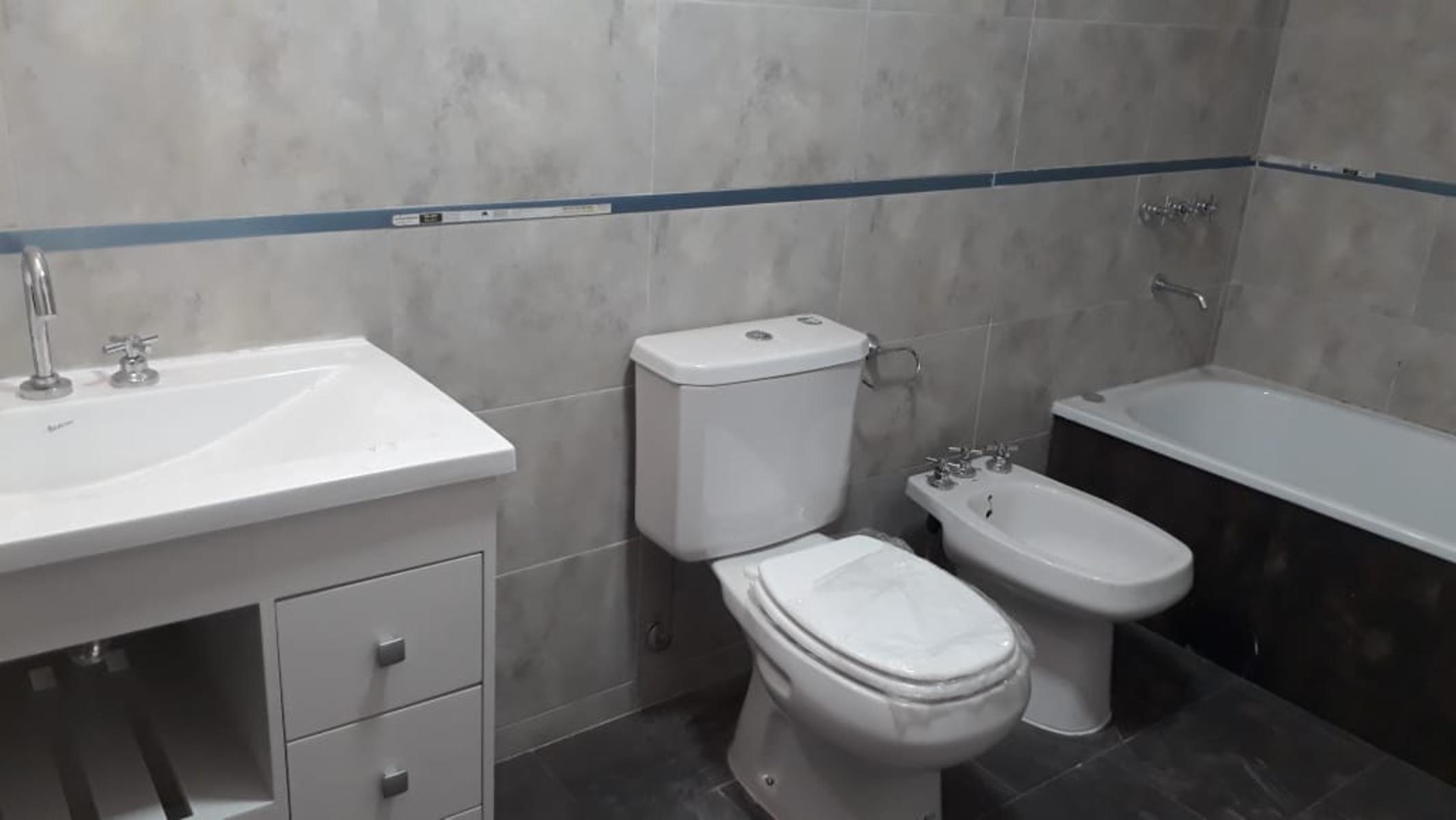 DEPARTAMENTO A ESTRENAR DE 3 AMBIENTES A DOS CUADRAS DE LA ESTACIÓN CON COCHERA — foto 5