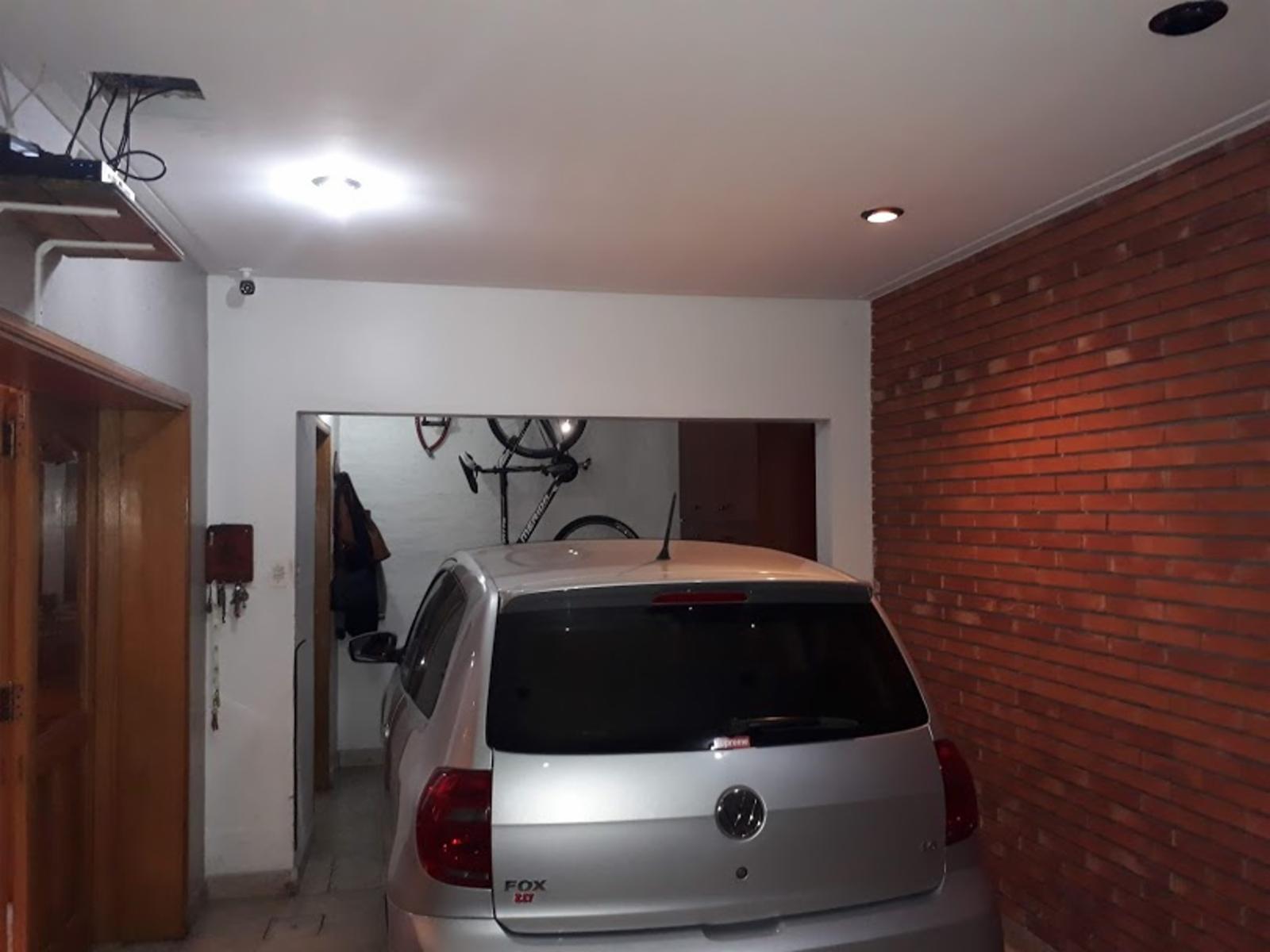 EXCELENTE CASA DE DE 5 AMBIENTES EN 2 PLANTAS CON PARQUE Y PILETA — foto 2